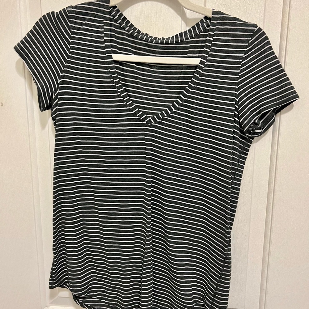 Lululemon love tee gray and white